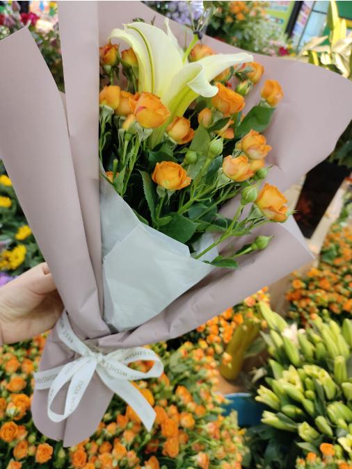 橙色芭比+黄天霸组合花束（拼团） 商品图1