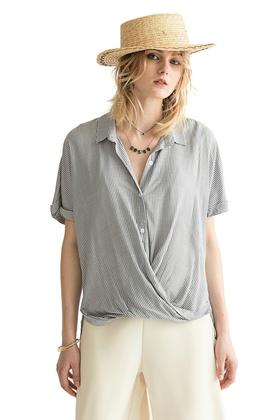 BCBGeneration 海军蓝条纹收褶衬衫 425