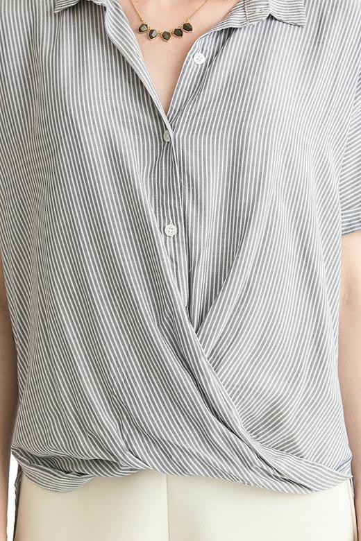 BCBGeneration 海军蓝条纹收褶衬衫 425 商品图4