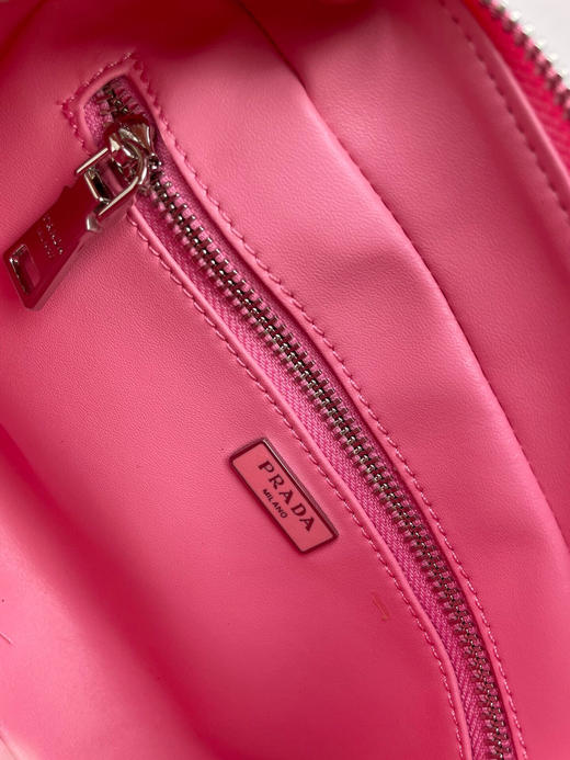 夏季特惠💰720 普拉达 头层牛皮 有前袋款 这款闲适风托特包1BH521 商品图8