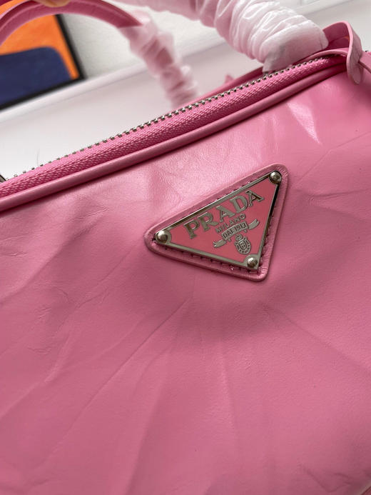 夏季特惠💰720 普拉达 头层牛皮 有前袋款 这款闲适风托特包1BH521 商品图3