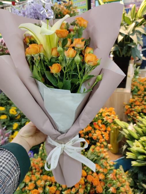 橙色芭比+黄天霸组合花束（拼团） 商品图3