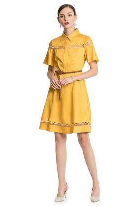 GLoria歌莉娅 黄色亮泽镂空连衣裙 876