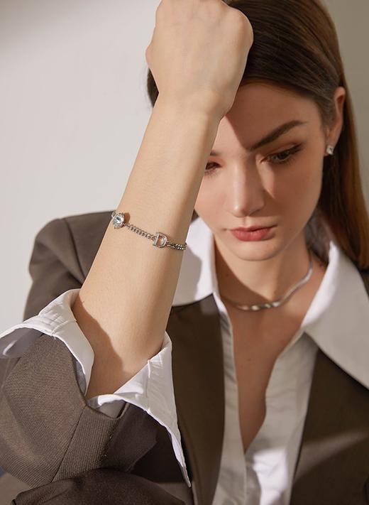 Oflye潮流饰品 字母手链女复古圆形锆石手饰新款个性小众ins风手饰品 商品图2