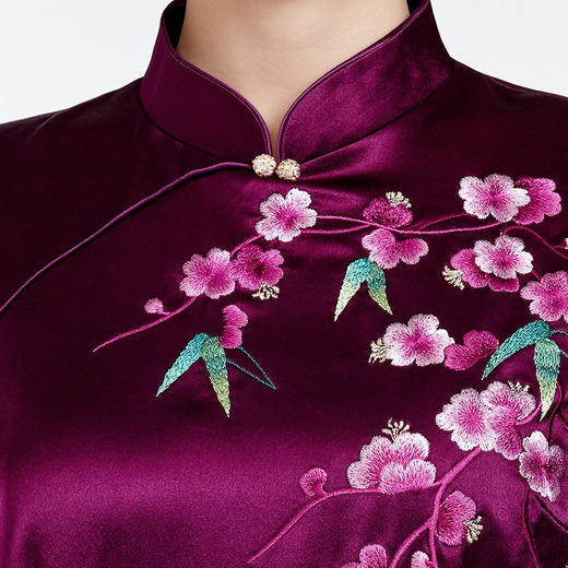 MLY醋酸缎改良妈妈岳母婚宴立领旗袍礼服过膝刺绣气质喜婆婆紫色礼服 商品图1