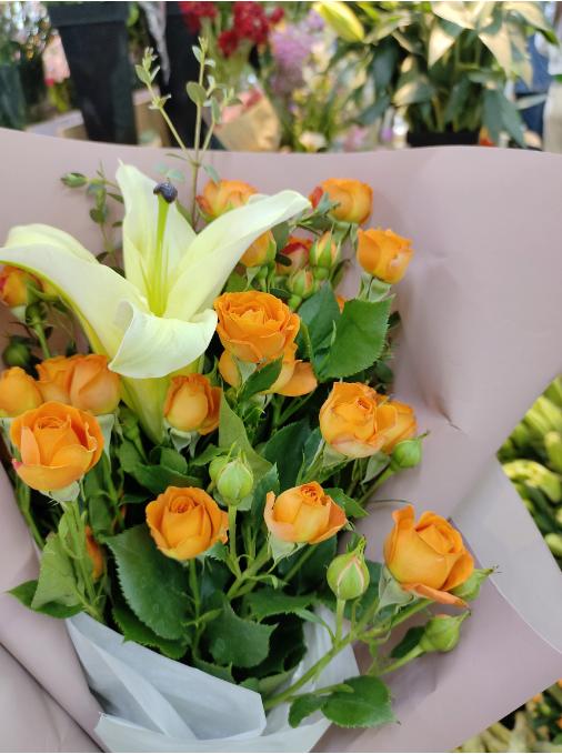 橙色芭比+黄天霸组合花束（拼团） 商品图0