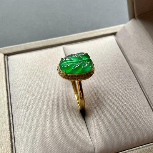 高冰种阳绿翡翠叶子戒指18k黄金钻石镶嵌 商品图5