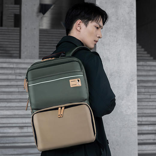 爱可乐 大容量男士都市双肩背包 商品图0
