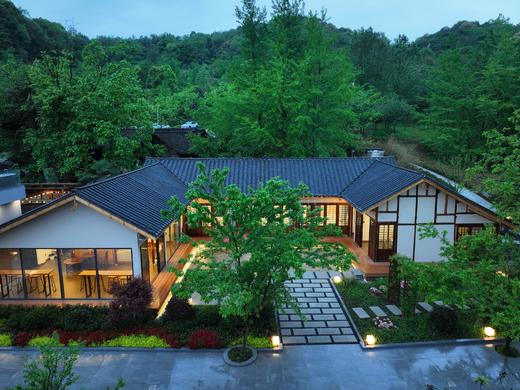 【青城山#011号院】5房温泉私汤小院，川西院子，超大庭院，全屋地暖，山林间散步、看云海，儿童游玩带海洋球池、攀爬墙等，亲子家庭，sjsy 商品图1