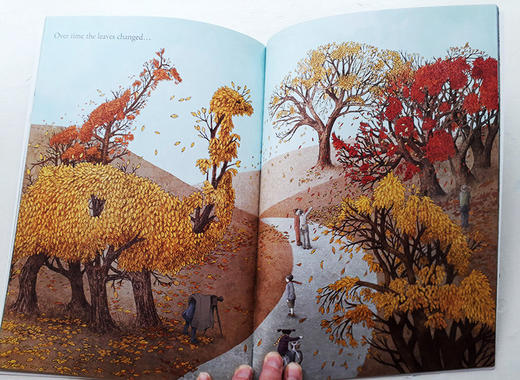 午夜园丁 英文原版 The Night Gardener 暗夜园丁 英文版儿童幻想故事绘本 范氏兄弟 Terry Fan Eric Fan 英文版进口原版英语书籍 商品图2