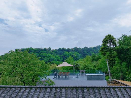 【青城山#011号院】5房温泉私汤小院，川西院子，超大庭院，全屋地暖，山林间散步、看云海，儿童游玩带海洋球池、攀爬墙等，亲子家庭，sjsy 商品图3