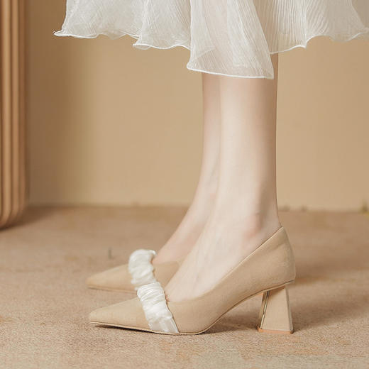 「两款配色！法式小香风」高跟单鞋女2023年新款法式温柔复古中粗跟尖头浅口小香风鞋子 商品图0