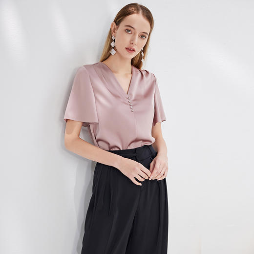 EITIE爱特爱气质V领高级感缎面直筒上衣显瘦通勤OL夏季新款B13124 商品图2