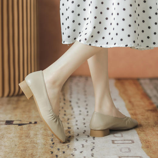 「三款配色！简约设计」方头粗跟单鞋女 新款春夏女鞋褶皱浅口中跟奶奶鞋女工作鞋 商品图1