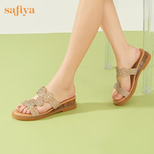 Safiya/索菲娅 2023夏季新品波西米亚爱心闪钻休闲坡跟露趾一字拖鞋SF32110407 商品图0