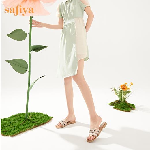 Safiya/索菲娅 2023夏季新品少女风闲适假日民族风珍珠水钻外穿平底凉拖 SF32110057 商品图3
