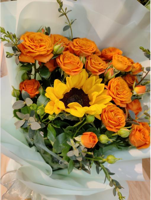 三只橙色芭比+一支向日葵花束（拼团） 商品图2