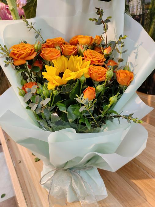 三只橙色芭比+一支向日葵花束（拼团） 商品图3