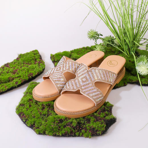 Safiya/索菲娅 2023夏季新品假日仙女风钻带水晶跟厚底休闲拖鞋 SF32110044 商品图9