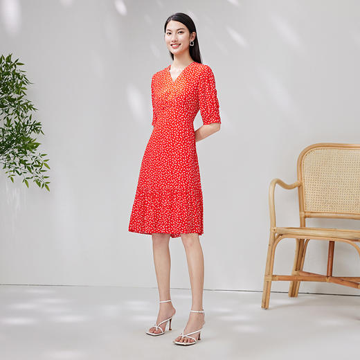 EITIE爱特爱夏季新款修身显瘦优雅V领印花连衣裙7007742 商品图3