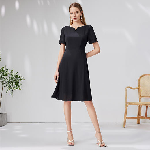 EITIE爱特爱大方简约高级感黑色收腰连衣裙通勤时尚气质夏新款B07170 商品图3
