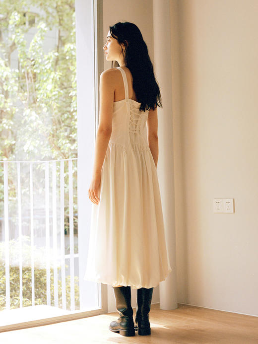 Even Vintage |绒面缎面料 V领艺术感背带连衣裙刺绣郁金香小白裙 商品图3