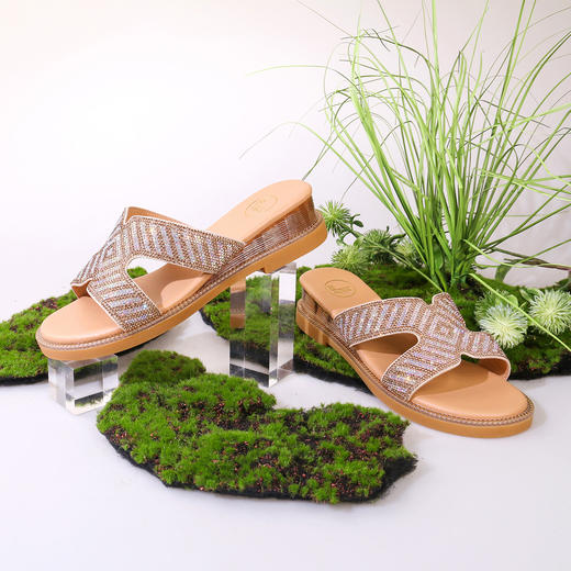 Safiya/索菲娅 2023夏季新品假日仙女风钻带水晶跟厚底休闲拖鞋 SF32110044 商品图7