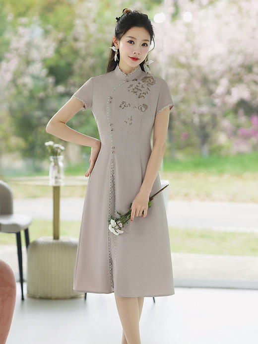 【紫华】夏季新款，优雅纹理复古绣花改良日常A摆旗袍连衣裙XGT-Q23046 商品图3