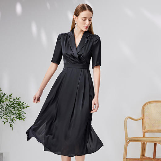 EITIE爱特爱气质中袖西装领收腰连衣裙垂坠高级通勤夏新款B07136 商品图5