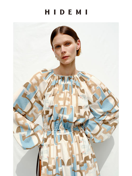 HIDEMI 抽象油画印花缎面露背系带设计感灯笼袖连衣裙 商品图4