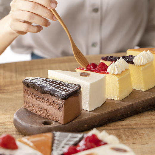 【12块分享】爆款花镜下午茶，一次品尝6种美味蛋糕，破解选择困难症，聚会推荐（武汉幸福西饼蛋糕） 商品图1