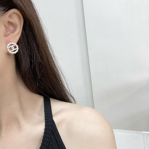 CHANEL香奈儿双c圆形满钻耳钉耳环 商品图1
