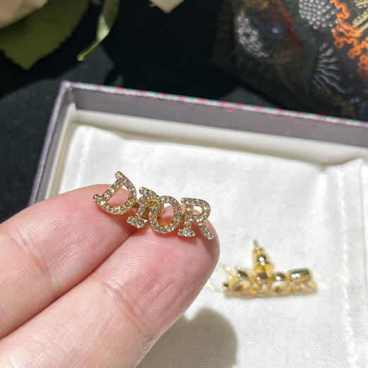 DIOR迪奥满钻字母耳钉耳环 商品图3