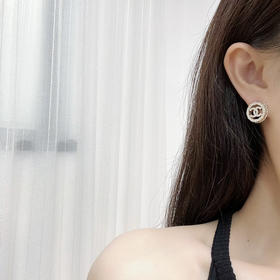 CHANEL香奈儿双c圆形满钻耳钉耳环