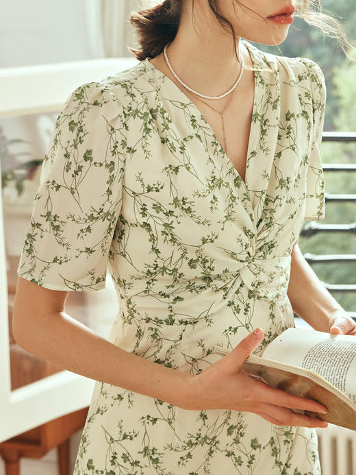 OLrain欧芮儿法式V领碎花连衣裙女夏季2023年新款收腰垂感茶歇裙 商品图1