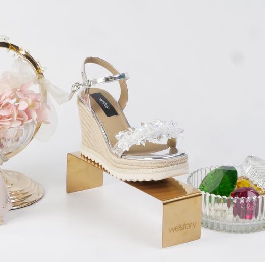 westory2023年夏季新款粗坡跟小众设计防水台水钻饰扣超轻时尚凉鞋61601 商品图3