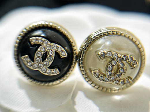CHANEL香奈儿 双c 满钻 黑白珠 耳钉耳环 商品图4