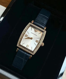 新款来啦～太好看啦！！🤩EMPORIO ARMANI阿玛尼女士手腕表钢表，AR11469藏蓝色方糖环钻