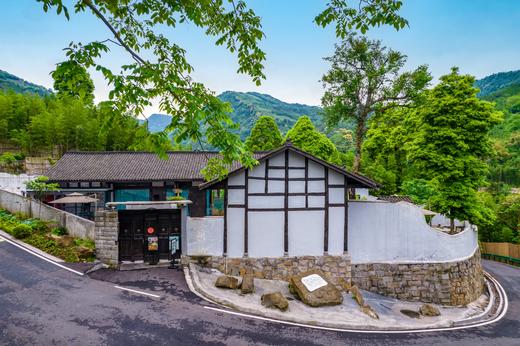 【峨眉山-165号院】3房/6房/9房温泉私汤小院，川西院子，临溪、庭院泡池、地暖、采摘竹笋、K歌、大草坪、柴火灶。HLCT 商品图4