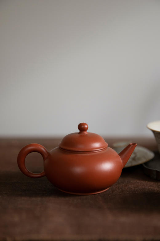 潮州朱泥手拉水平壶 佘慕君款 商品图0