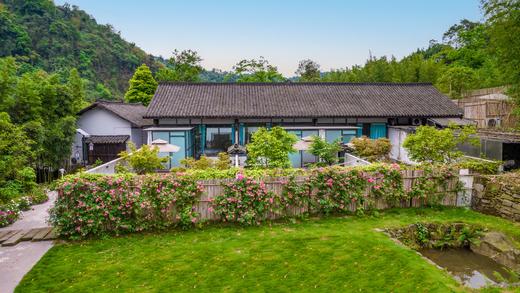 【峨眉山-165号院】3房/6房/9房温泉私汤小院，川西院子，临溪、庭院泡池、地暖、采摘竹笋、K歌、大草坪、柴火灶。HLCT 商品图3