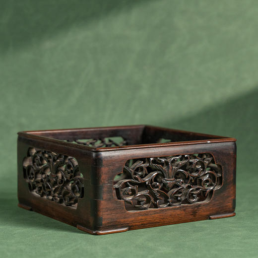 清 红木透雕卷草纹方形呈盘 商品图4