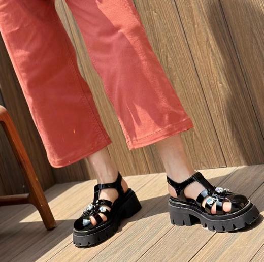 westory女鞋夏季新款圆头厚底粗跟镶钻饰扣交叉绑带凉鞋61741 商品图4