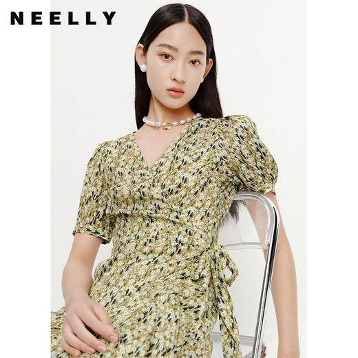 NEELLY纳俪商场同款V领泡泡袖碎花连衣裙女系带收腰不规则A字裙N23051Y01125 商品图2