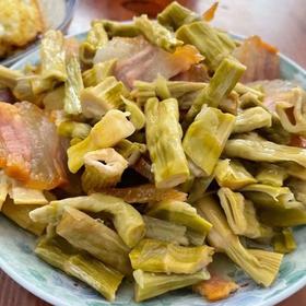 【新货！临安天目山野笋干】选用天目山鲜笋为原料， 采用手工搓揉等传统工艺精心制作，笋干色泽自然，口感不错。净含量250克/袋，江浙沪皖顺丰包邮~