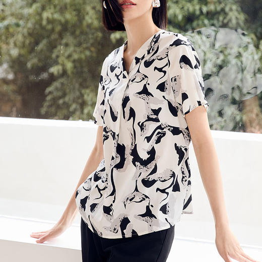 玳莎16姆米细斜纹 系带真丝小衫女2023年夏季新款系带优雅印花桑蚕丝小翻领上衣  DB31102 商品图1