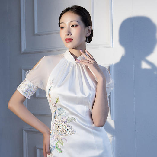 荷言HEYEN含露 明星同款余霜手工盘金绣花真丝旗袍  高端定制时装周大秀 商品图0