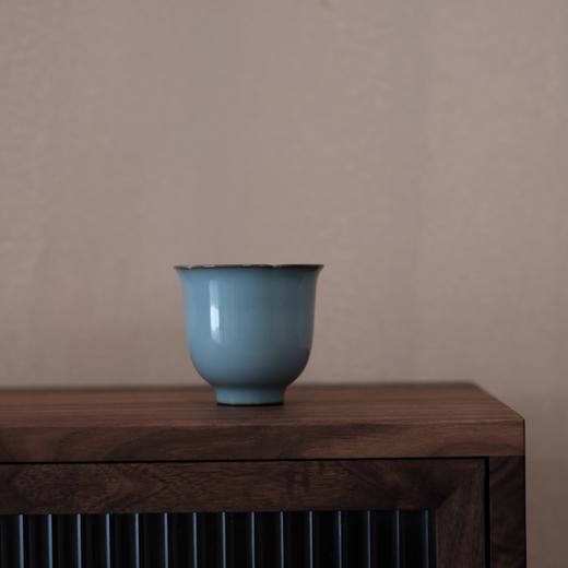 【仿南宋官窑】品茗杯/主人杯，粉青釉 50-100ml， 多款仿古器型，庄重典雅、沉静大气，还原南宋经典美学，紫口铁足  自然开片 景德镇制 商品图8