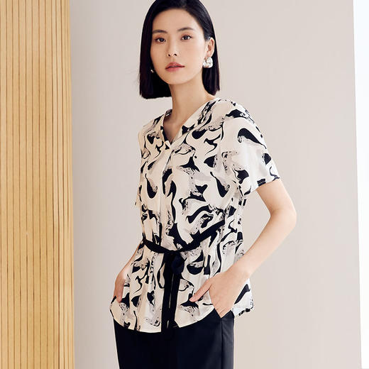 玳莎16姆米细斜纹 系带真丝小衫女2023年夏季新款系带优雅印花桑蚕丝小翻领上衣  DB31102 商品图2