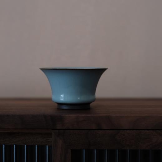 【仿南宋官窑】品茗杯/主人杯，粉青釉 50-100ml， 多款仿古器型，庄重典雅、沉静大气，还原南宋经典美学，紫口铁足  自然开片 景德镇制 商品图7